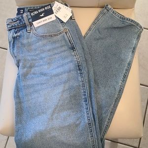 NWT Hollister Ultra High Rise Curvy Mom Jeans